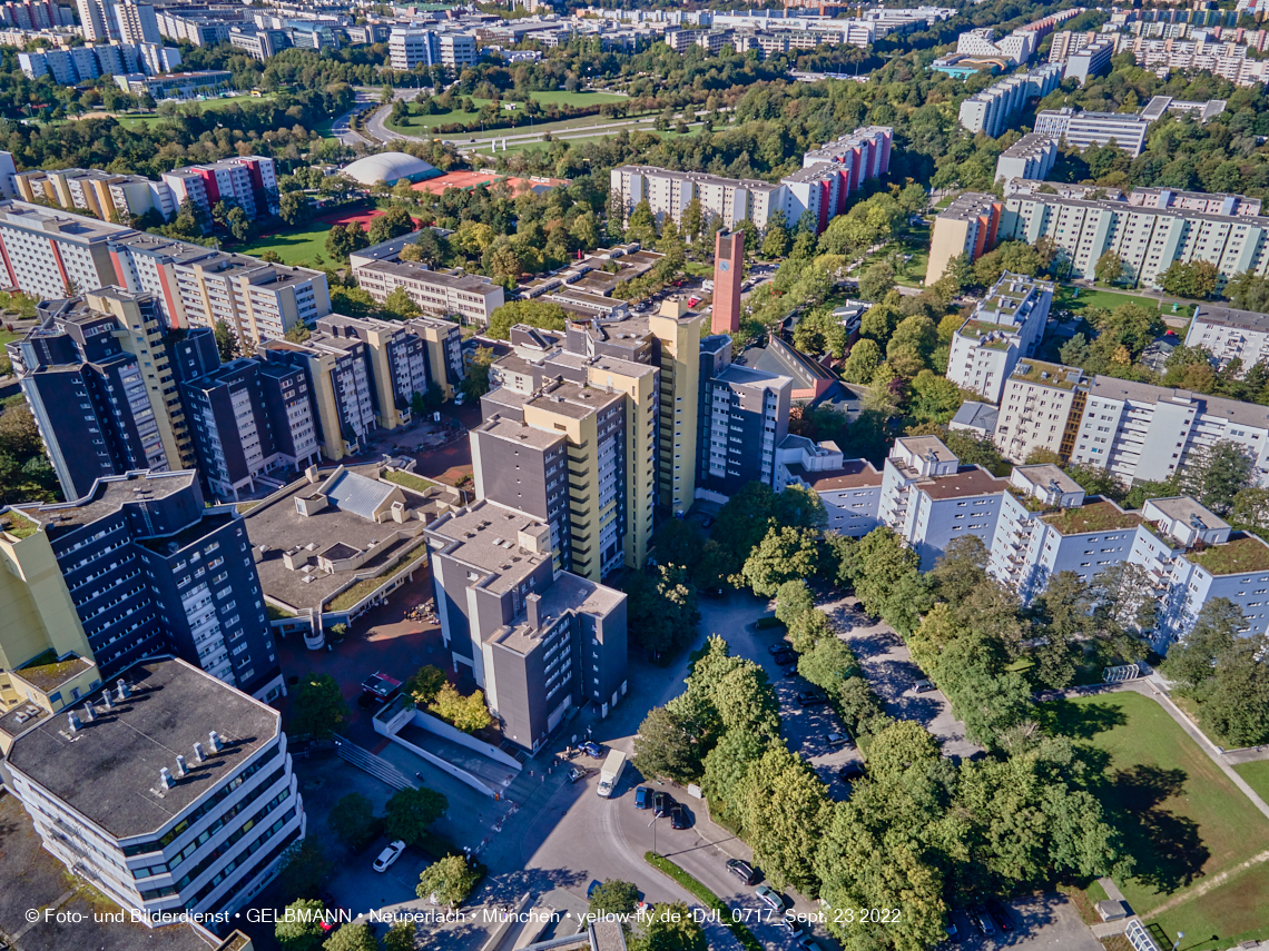 23.09.2022 - Karl-Marx-Ring 53-53c und Studentenwohnheim und Marx-Zentrum in Neuperlach